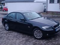 Gebraucht BMW 318 143 PS (105 kW) 2011 Schwarz Limousine