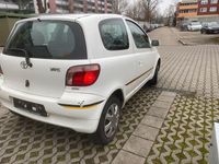 Gebraucht Toyota Yaris 68 PS (50 kW) 2003 Weiß Limousine