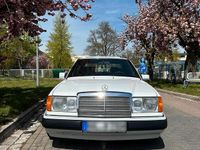 Gebraucht Mercedes E230 136 PS (100 kW) 1991 Weiß Limousine