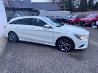 Gebraucht Mercedes CLA180 Urban 122 PS (89 kW) 2016 Calcitweiss/zirrusweiss Limousine
