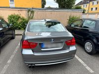 Gebraucht BMW 320 170 PS (125 kW) 2010 Grau Limousine