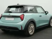 Gebraucht Mini Cooper Favoured 156 PS (114 kW) 2024 Grün Kleinwagen