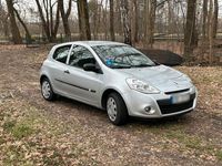 Gebraucht Renault Clio II 70 PS (51 kW) 2011 Silber Kleinwagen