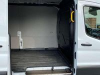 Gebraucht Ford Transit Trend 131 PS (96 kW) 2019 Frostweiß Van / Kleinbus