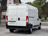Gebraucht Peugeot Boxer 140 PS (102 kW) 2023 Weiss icy/deckende Van