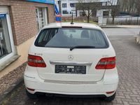 Gebraucht Mercedes B180 109 PS (80 kW) 2011 Weiß Van / Kleinbus