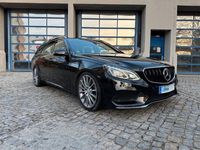 Gebraucht Mercedes E220 AMG 170 PS (125 kW) 2015 Schwarz Limousine