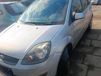 Gebraucht Ford Fiesta 69 PS (50 kW) 2008 Silber Limousine