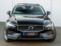 Gebraucht Volvo V60 CC 250 PS (183 kW) 2021 Onyx black / metallic Kombi