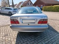 Gebraucht Mercedes E220 143 PS (105 kW) 2001 Silber Limousine