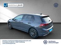 Gebraucht VW Golf VIII Active 131 PS (96 kW) 2021 Grau Limousine