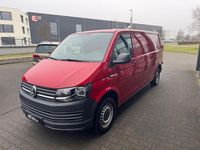 Gebraucht VW Transporter 102 PS (75 kW) 2018 Rot Van