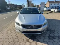Gebraucht Volvo V60 Momentum 190 PS (139 kW) 2016 Bright silver metallic / metal Kombi