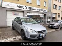 Gebraucht Ford Focus Trend 80 PS (58 kW) 2005 Silber Limousine