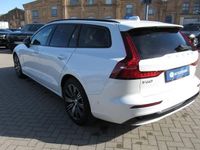 Gebraucht Volvo V60 Plus 197 PS (144 kW) 2025 Weiß Kombi