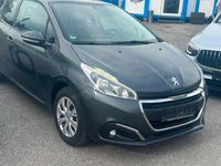 Gebraucht Peugeot 208 Active 68 PS (50 kW) 2017 Grau Kleinwagen
