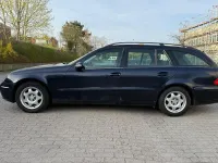 Usado Mercedes E220 150 CV (110 kW) 2004 Azul Familiar