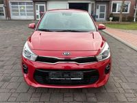 Gebraucht Kia Rio Spirit 99 PS (72 kW) 2017 Rot Limousine