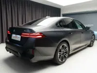 Gebraucht BMW 550e Performance 489 PS (359 kW) 2025 Grau Limousine