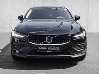 Gebraucht Volvo V60 CC Plus 197 PS (144 kW) 2023 Onyx black / metallic Kombi