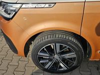 Gebraucht VW Multivan 204 PS (150 kW) 2022 Weiß/bronzemet. Van