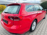 Gebraucht VW Passat Business 122 PS (89 kW) 2023 Rot Kombi