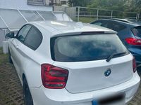 Gebraucht BMW 114 102 PS (75 kW) 2014 Weiß Kleinwagen