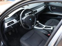 Gebraucht BMW 318 143 PS (105 kW) 2012 Grau Kombi