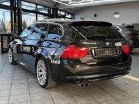 Gebraucht BMW 330 Exclusive 245 PS (180 kW) 2011 Black sapphire metallic Kombi