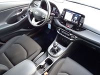 gebraucht Hyundai i30 Fastback 1.0 T-GDI, Trend Tempomat, Klimaanl