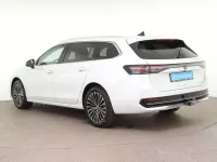 Gebraucht VW Passat Elegance 150 PS (110 kW) 2025 Oryxweiß perlmutteffekt Kombi