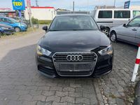 Używany Audi A1 Attraction 86 KM (63 kW) 2011 Czarny Hatchback