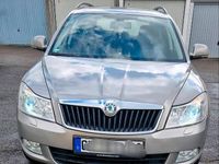 Gebraucht Skoda Octavia 105 PS (77 kW) 2011 Grau Kombi