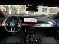 Neu BMW 750e M Sport 489 PS (359 kW) 2025 Black sapphire metallic Limousine