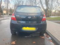 Gebraucht Hyundai i20 78 PS (57 kW) 2011 Schwarz Kleinwagen