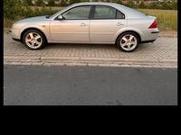 Gebraucht Ford Mondeo 125 PS (91 kW) 2001 Silber Kombi