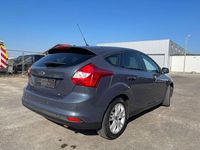 Gebraucht Ford Focus Trend 125 PS (91 kW) 2011 Grau Limousine