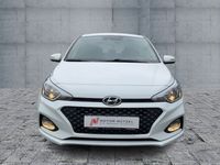 Gebraucht Hyundai i20 Trend 101 PS (74 kW) 2020 Weiß Kleinwagen