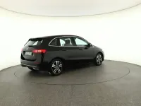 Gebraucht Mercedes B180 Progressive 136 PS (100 kW) 2022 Metalliclack kosmosschwarz (metallic) Kleinwagen