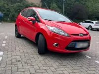 Gebraucht Ford Fiesta 90 PS (66 kW) 2011 Rot Kleinwagen