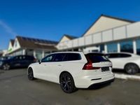 Gebraucht Volvo V60 197 PS (144 kW) 2024 Weiß metallic Kombi