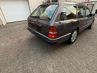 Second-hand Mercedes E220 150 CP (110 kW) 1992 Mov Break