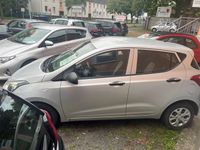 Gebraucht Hyundai i10 67 PS (49 kW) 2014 Silber Kleinwagen