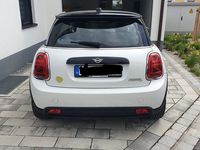 Gebraucht Mini Cooper SE Classic 135 kW (184 PS) 2023 Weiß Kleinwagen