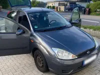 Gebraucht Ford Focus Ambiente 101 PS (74 kW) 2004 Grau Kleinwagen
