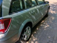 Używany Opel Astra 66 KM (48 kW) 2007 Szary Kombi