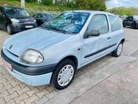 Używany Renault Clio II 58 KM (42 kW) 2000 Srebrny Hatchback