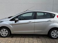 Gebraucht Ford Fiesta Trend 90 PS (66 kW) 2009 Silber Limousine