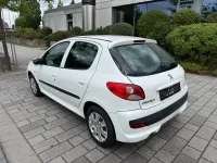 Gebraucht Peugeot 206+ 75 PS (55 kW) 2011 Weiß Kleinwagen