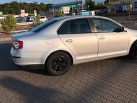 Gebraucht VW Jetta 102 PS (75 kW) 2006 Silber Limousine
